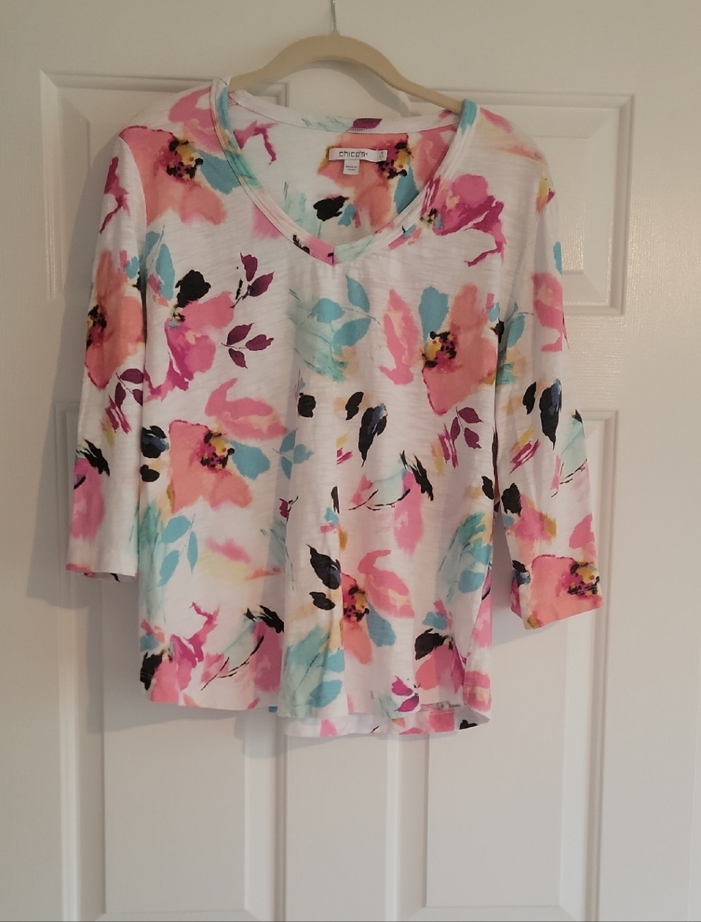 Chico's White V-Neck Long Sleeve Floral Tee with Pink & Aqua